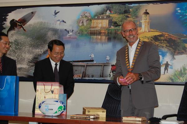 Far North Mayor Wayne Brown and Vice Chairman of the Standing Committee of Liaoning Provincial People's Congress, Mr Li Yingjie